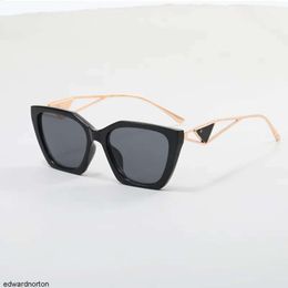 8286 Gafas de sol de diseñador anteojos clásicos Goggle Carta al aire libre Pbeach Gafas para el hombre Mezcla Color Opcional Triangular Firma