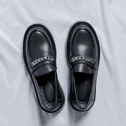 84 hommes streetwear chaussures décontractées Chaîne Fashion Vintage épais semelle épaisse patent en cuir molages à liming