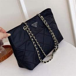 89% korting Grote capaciteit tas vrouwelijke 2022 nieuwe parachute zwervende nylon ruitvormige ketting Single Shoulder Messenger Bag groothandel 22 KFZP