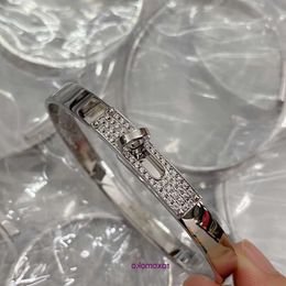 Bracelets de concepteur de qualité 8a H Accueil à vendre V Gold plaqué Mijin Button Half Diamond Bracelet K ROTARY 18K ROSE OUVRIRE INRRADE avec boîte cadeau FNCH