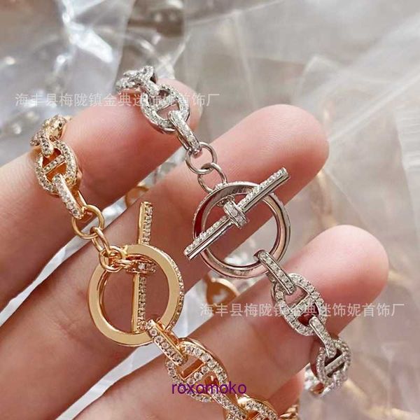 Bracelets de concepteur de qualité 8a H Accueil à vendre V bracelet polyvalent mijin mijin high creux du nez Pig avec un diamant de style avancé avec boîte-cadeau