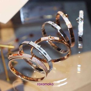 8A Bracer de concepteur en gros H Bracelets LETTRE DE BOUTIQUE EN LIGNE EN LETTE KELYS Half Diamond Bracelet Tempérament plaqué 18k Rose Gol Pig Couple avec boîte-cadeau