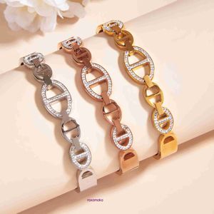 8A Bracer des créateurs de gros H Bracelets en ligne Boutique en ligne Bracelets à la mode avec une rétention de haute couleur exquise