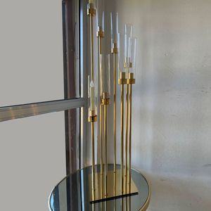 Candélabre doré à 8 bras de 53,54 pouces de haut, bougeoir en métal, pièce maîtresse à 8 bras avec abat-jour en acrylique transparent pour mariage