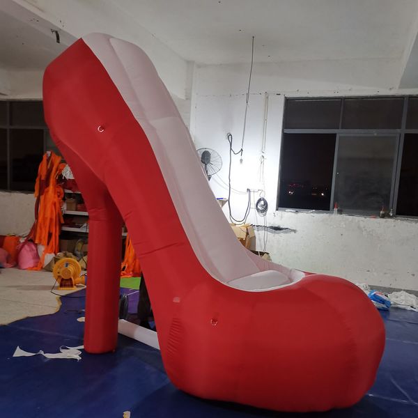 8mh (26 pieds) avec des ventilateurs publicitaires de chaussures à talons gonflables géants rouges pour la décoration de fête de la boîte de nuit