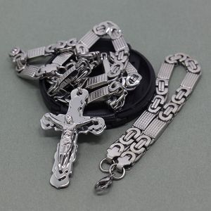 Collier en acier inoxydable de chaîne byzantine plate 8 mm pour les bijoux pendentif Jesus Cross pour hommes 248w