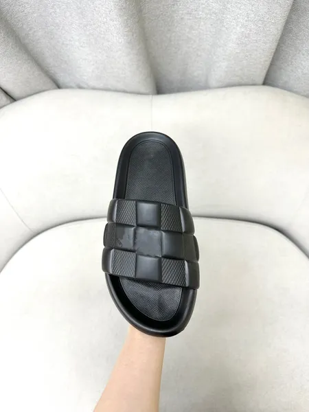 8modelo 2023 Nuevo Verano lujoso Diseñador EVA Zapatillas Hombre Familia Plataforma gruesa Sandalias para el hogar Baño Pareja Antideslizante Fondo suave Hombres Chanclas