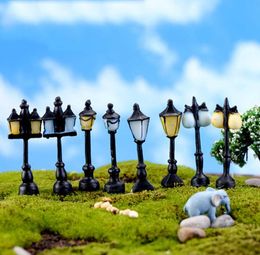 8pcs Imitation antique Résine Craft Street lampe d'éclairage Fairy Garden Home Miniature Terrarium Décoration Jardin Microlandschaft2694058