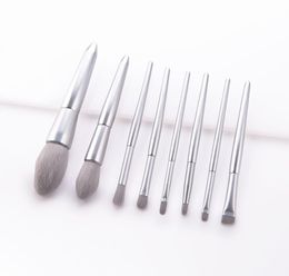 8 -stcs Elegante zilveren handgreep Make -upborstel Set Gray Hair Foundation Oogschaduw Cosmetische Make -up borstel Set Kit Flame Borstel Beauty Tools5191265