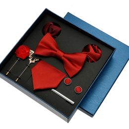 8pcs Luxury Mens Cracages Ensemble dans Boad Box 100% Silk Neck Cravate With Festive Wedding Bowtie Pocket Squares Cufflinks Clip Clip Brooches Suit 240522