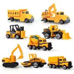 8pcs / set mini alliage ingénierie voiture tracteur jouet camion à benne basculante modèle classique véhicule jouets éducatifs pour garçons enfants LJ200930