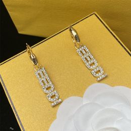 9 Pendientes de diseñador Pendientes de tuerca para mujer Colgante Diamante dorado Carta Pendiente Fiesta Boda Joyería de lujo