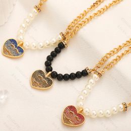 Collar de diseñador de letras en forma de corazón de 9 estilo, colgante de moda de lujo para hombres y mujeres, accesorio de joyas de alfabeto de alta calidad, regalo de aniversario perfecto