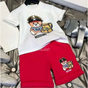 90-160cm de vêtements de créateurs ensembles enfants t-shirt petit pirate ours chameau monogrammé art britannique de mode britannique