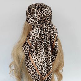 90 * 90 cm Écharpe de cheveux Femmes Designer de mode Beautiful Flowrs Foulard Sof Satin châle Kerchief Square Square Swek Neck
