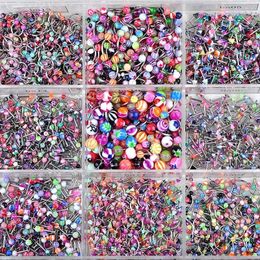 90pcslots acryliques à billes assorties à boule de la langue mamelon barre barreau perçage en acier inoxydable bijoux en gros 240409