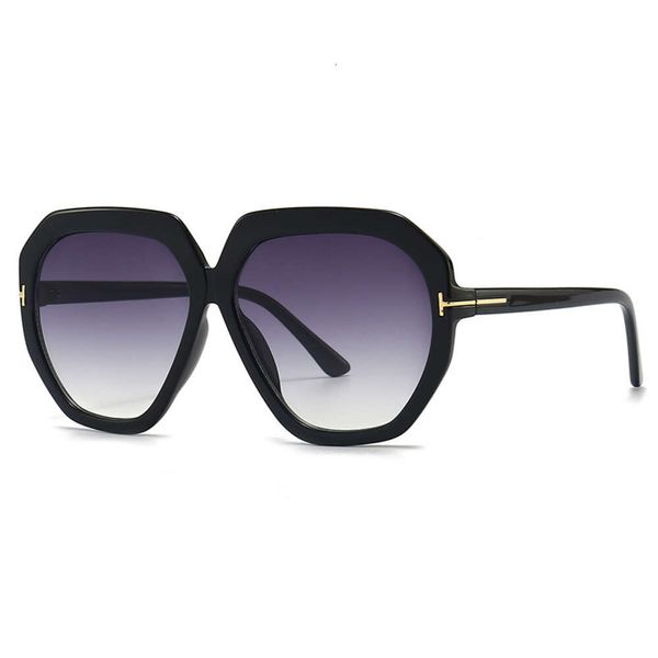 9147 Nuevo marco grande moderno en forma de T de moda para mujeres gafas de sol de moda