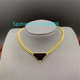 Créateur de mode en argent 925 pour femmes, collier en or de luxe, chaîne cubaine créative en argent glamour, bijoux de style Punk, pendentif Triangle, collier en forme de cœur pour hommes, bijoux