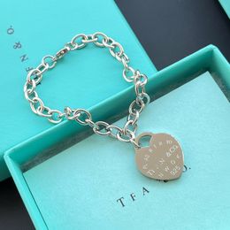 Conjunto de pulsera y collar de plata 925 Conjunto de joyería de diseñador boutique Collar de regalo de amor romántico Otoño Nuevas pulseras de acero inoxidable de alta calidad