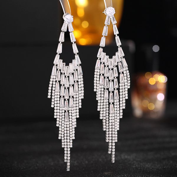 Boucles d'oreilles à visage modifié en forme de diamant, tempérament d'aiguille en argent 925, robe de mariée incrustée de zircon de haute qualité avec boucles d'oreilles