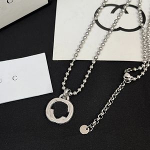 925 verzilverde geschenkkettingen Designer Merk Sieraden Accessoires Modestijl Damesliefdeskettingen Hoge kwaliteit roestvrijstalen ketting met letterhanger