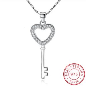 925 Sterling Zilveren Sieraden CZ Zirconia Kristal Liefde Sleutel Hanger Ketting Dames Cadeau 45 cm Ketting S-N74 240104