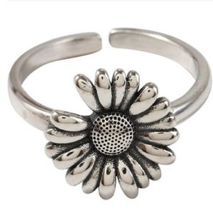 Anillo de Margarita pequeña de Plata de Ley 925 para hombres y mujeres salvajes de calle retro, accesorios de marca de marea para parejas de hip-hop