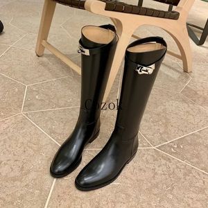 965 Boots de cuisses brunes High Femmes Vintage Cuir carré talon de genou Boucle boucle Keep Warm Round Toe Chaussures British Style 231124 354