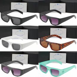 985 Gafas de sol de diseñador de moda Anteojos clásicos Gafas de sol de playa al aire libre para hombre mujer 7 colores Firma triangular opcional