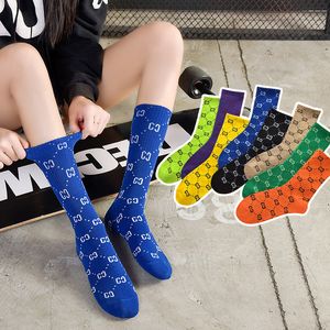 9color Marque Designer Chaussettes De Luxe Classique Lettres Broderie Imprimer Confortable Respirant Hommes Femmes Tricoté Hiver Automne Bas Sport Long Coton Chaussette