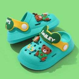 9UQH Sandales 2004 Baby Slippers Shoe Sandales pour fille Boy Mules Baby Girl Cartoon Shoe Sandale Infantil pour garçon Garden Garden Shoe Infant Gir 240419