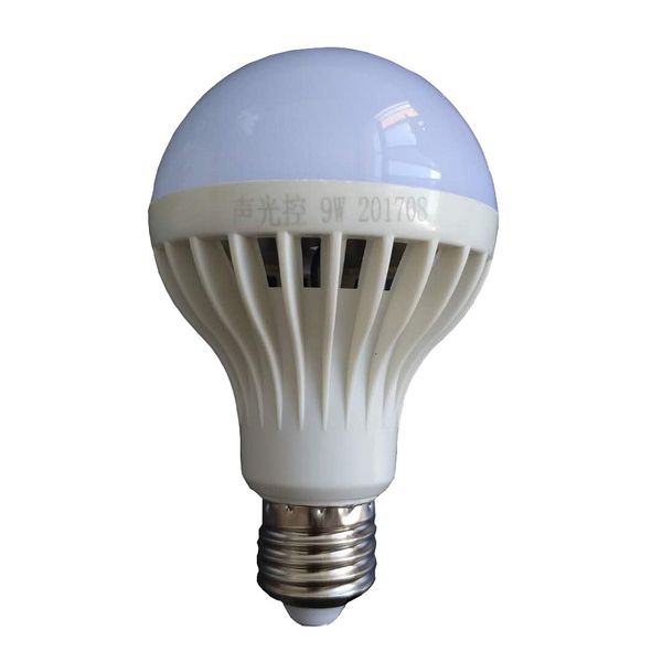 9W E27 Blanc LED Ampoules Intelligentes Lampe à Capteur 486 lm Commande Vocale Activé par le Son Contrôle de la Lumière Décorative AC 220V