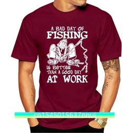 Un mal día de pesca es mejor que un buen día en el trabajo camiseta divertida camiseta de pescador 220702