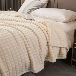 Una manta de cama de terciopelo de leche a cuadros para niños y adultos, cálido invierno, Color sólido, sofá duradero, cómodo edredón de terciopelo de Coral suave 240116