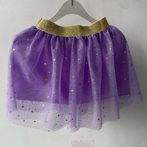 Een kindermesh jurk tutu rok pailletten gecombineerd met een modieuze sprankelende tailleband geschikt voor verschillende OCNS L2405