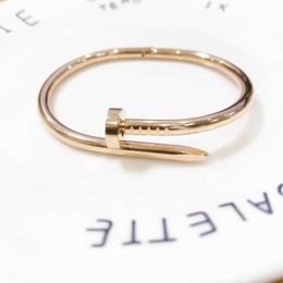 Een Klassieke 18K Rosé Goud Natuurlijke Kaart Thuis Nagel 18k Gouden Armband Dames Licht Luxe Kleurloos Open MJON I0IN