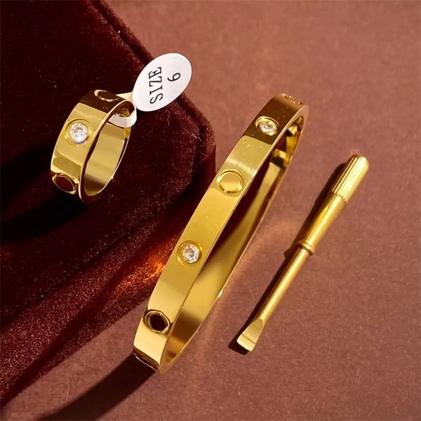 Un bracelet de créateur classique pour hommes et femmesCréateurs de luxe Bijoux couple en or 18 carats Saint Valentin cadeau petite amie Accessoires de mode en gros