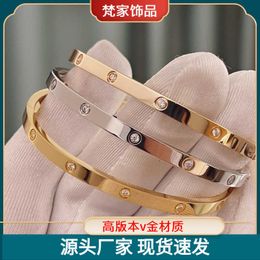 Un classique V-Gold CNC Precision sculpté Kajia Narrow Version Ten Diamond Bracelet Classic Diamond Free 6 Diamond Bracelet For Couples 18K Bracelet