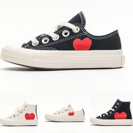 Una colaboración Play Infant Sneakers Niños recién nacidos Zapatos de lona con Red Peekaboo Heart Big Boy Girl Preschool Gradeschool Sneakers