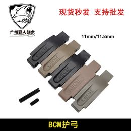 Une collection de divers protecteurs d'arc décoratifs SI BCM Big G Magap Bow Protector 11mm/11.8mm/12.5mm