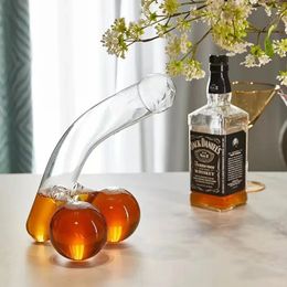 Une carafe créative à whisky et à vin rouge en verre à haute teneur en borosilicate, ce qui en fait un choix idéal pour les présentoirs de bar 240122