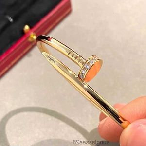 Un diseñador C arter Venta caliente tarjeta de fondos de alta edición 18k oro Natural diamante pulsera de uñas mujer Rosa collar anillo XXU3