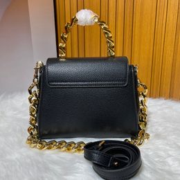 Un créateur de texture de mode de haute qualité avec grande chaîne en or sac à main en cuir personnalisé bandoulière sac à bandoulière voyage doit mener la tendance de la mode éblouissante yuan de luxe