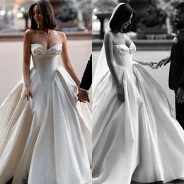 A pour robes Boho Line Bride Sweetheart Ruffle Pleas Robe de mariée Backless Long Designer Bridal Robes Sweep Train