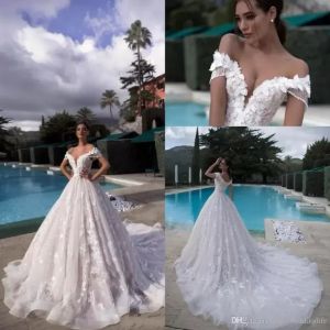 Een volledige lijn trouwjurken van schouders 3D-Floral Lace Appliques Bridal Jurken met korset terug TULLE Long Court Train BC14952 Ppliques Ppliques Ppliques