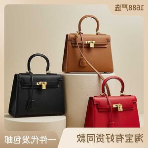 Un sac Kelysbag léger de luxe femme minorité Texture 2024 nouvelle mode sac à main grande capacité polyvalent Style occidental sac à bandoulière