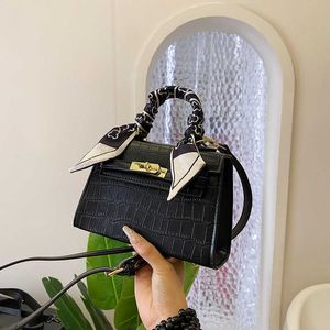 A Kelysbag Nuevo 2024 Bolso de mano para mujer Sensación de alta gama Crossbody Bufanda de estilo occidental Mini diseño de nicho de moda Bolso de mano para mujer