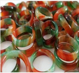 Een groot aantal gehele agaat kleurrijke ringfabrikanten del Ivery A15465309