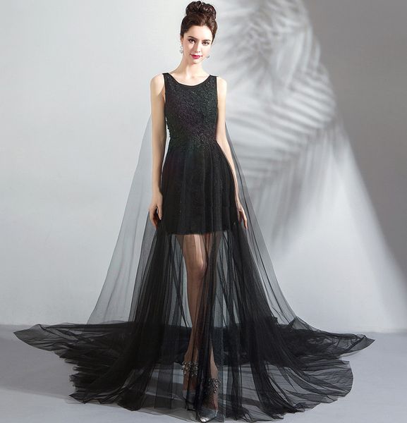 A-ligne robe de mariée noire 2020 jupe illusion encolure dégagée sans manches en dentelle perlée appliques informelle Boho robe noire Birde avec cape