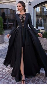Robes de mariée gothique noire en satin A-line avec manches longues en dentelle de dentelle noire informelle